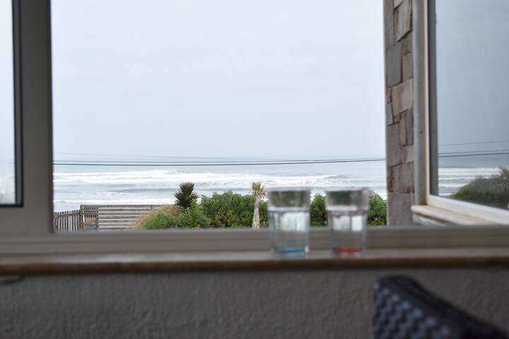 Beach view in a spacious and cozy apartment