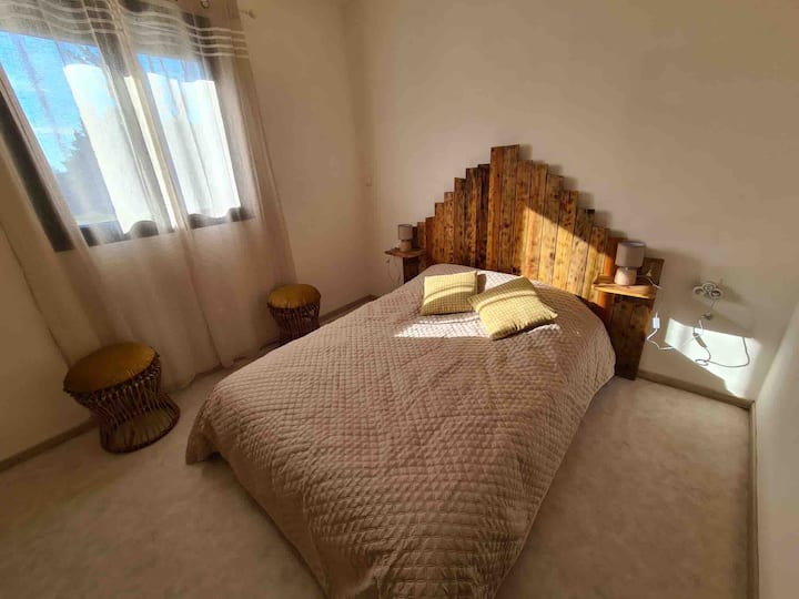 Maisonnette Adossée à Un Mas, 2 Chambres, 2 Sdb - Orange