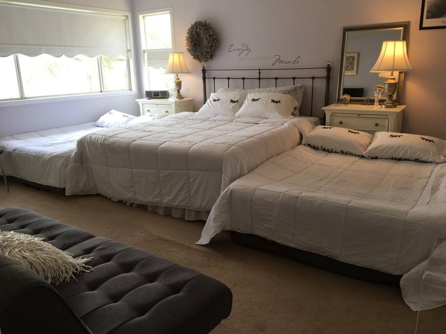 Set up for up to 6 guests in 3 beds. (Additional bedroom with 7 - 9 guests)