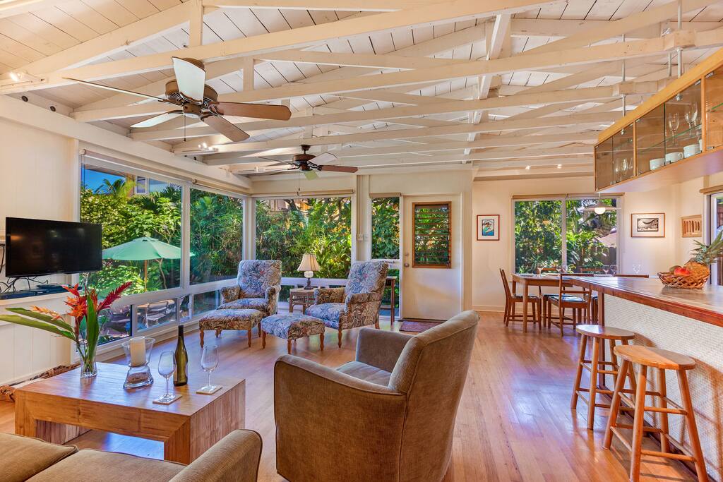 Open concept: living/dining/kitchen