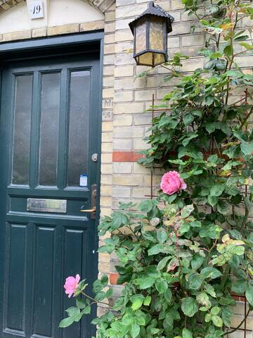 Wonderful townhouse close to the city and beach gallery image 3