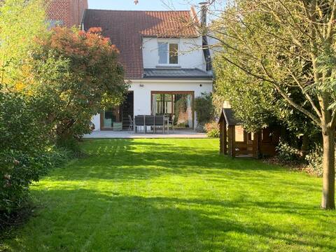 House, garden, near Lille, free parking.