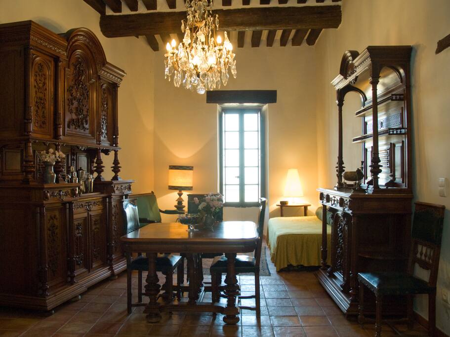Living room/extra bed