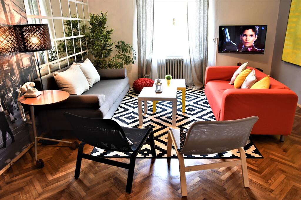 TV, Comfy Seating Area, Cathedral View
