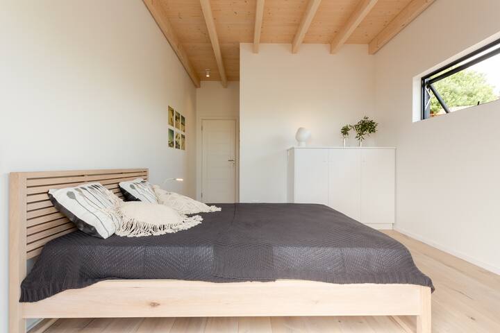 SOUL SURF RETREAT with ocean and mountain views gallery image 4