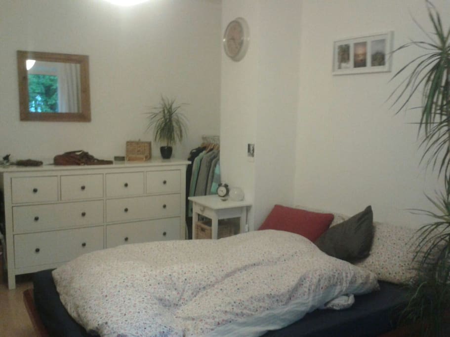 Schlafbereich in eurem Zimmer ( Bett 1,40m )