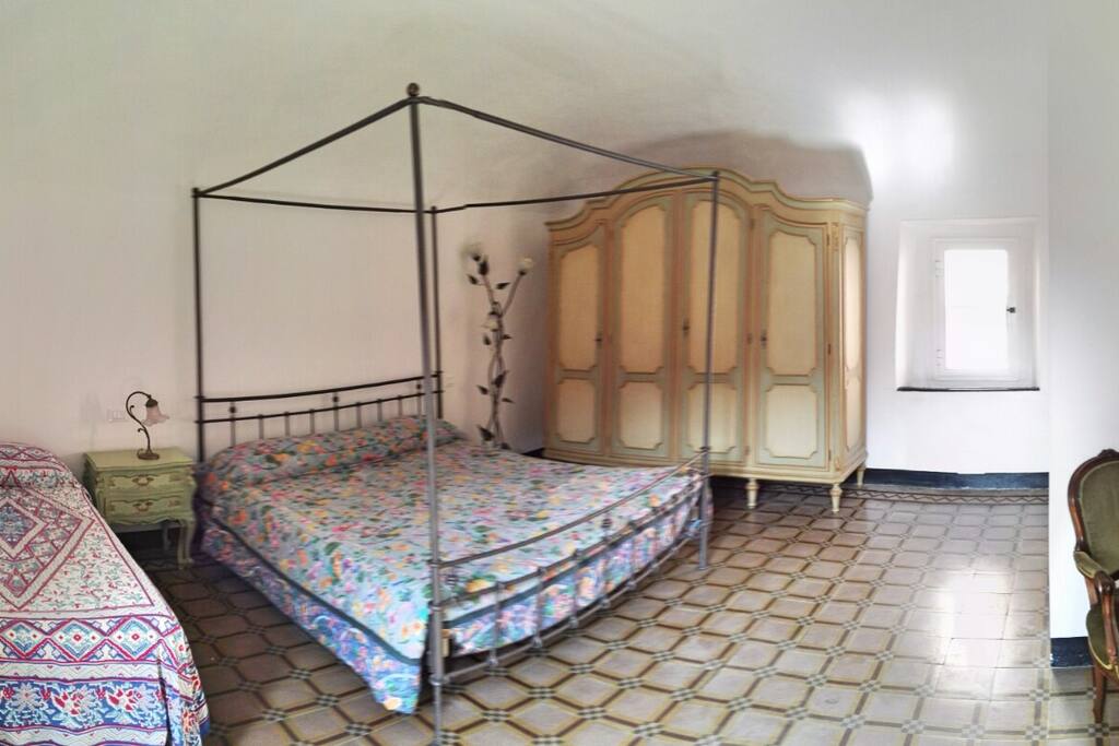 Camera matrimoniale con possibilità di terzo letto.