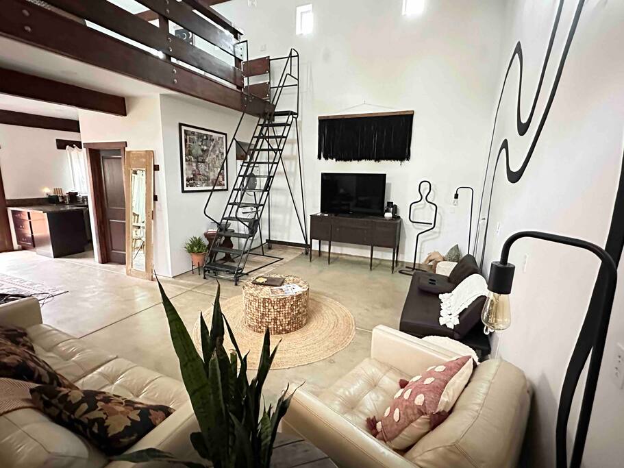 Urban Loft + Private Driveway
