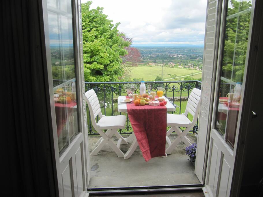 balcon met uitzicht op Jura en alpen