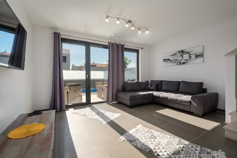 Top performing Airbnb: Villa Ampla with heated wellness pool near Poreč in Mugeba
