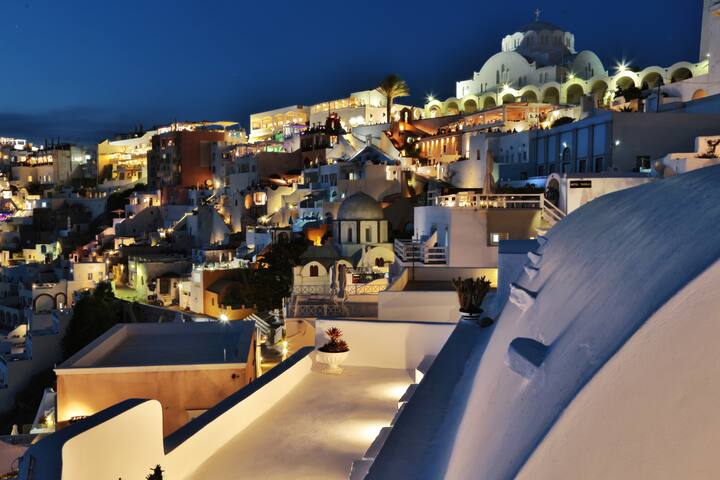 Three bedroom Villa with two Caldera View Jacuzzi gallery image 5