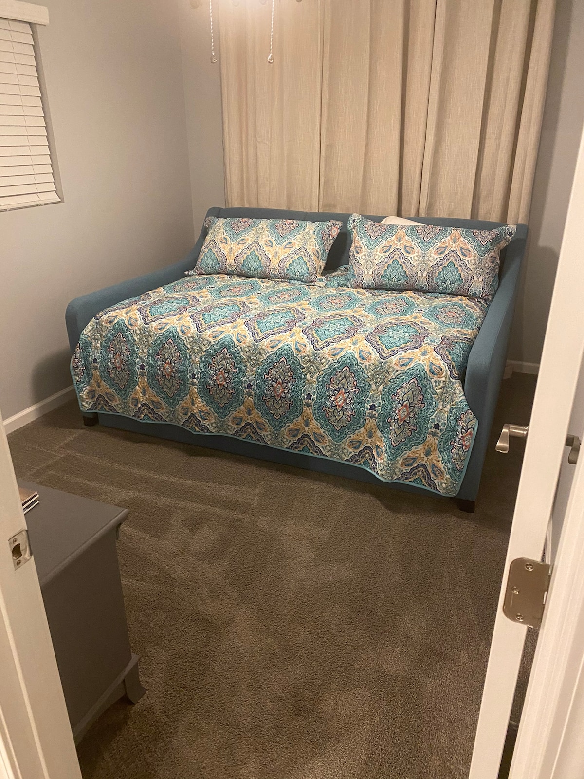 双人床，主楼层有拉出式单人床