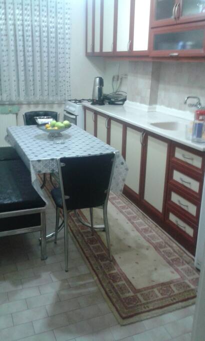 mutfağımızda yemek yemek için bölüm bulunmaktadır.