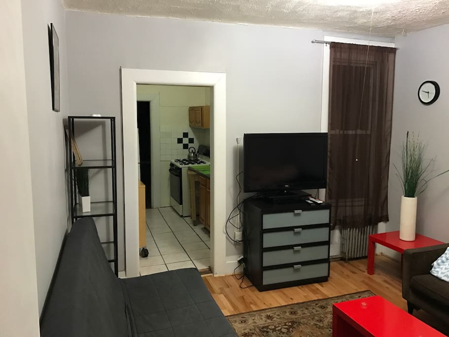 lounge, 1 futon, 1 sofa