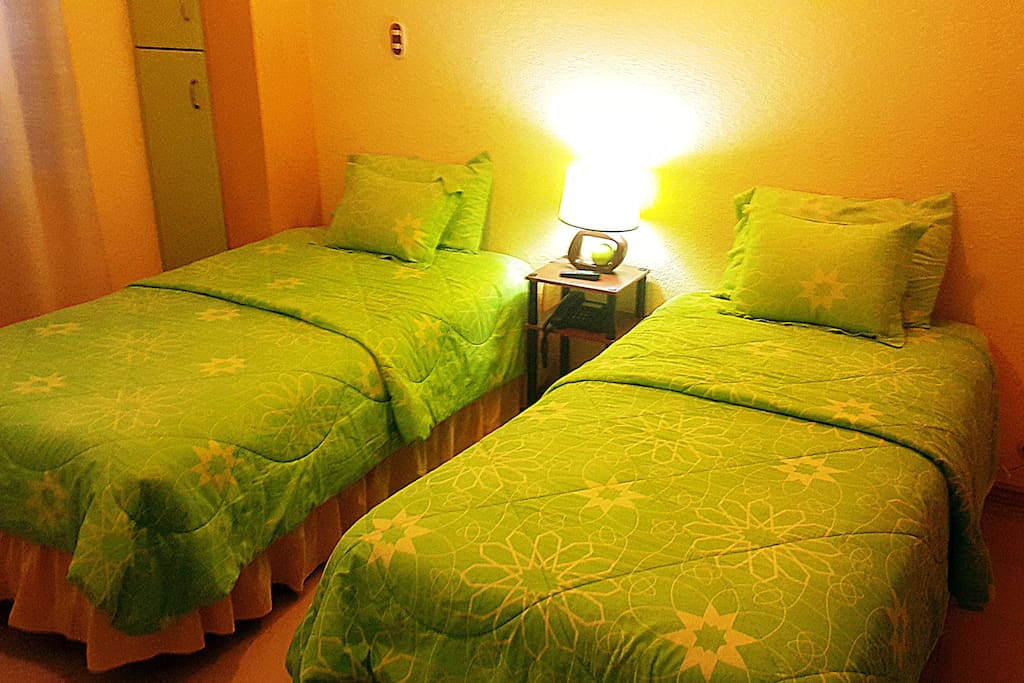 Habitación con dos camas individuales
