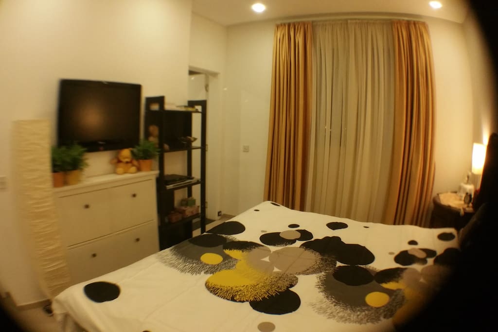 The guest bedroom is equipped with TV (with satellite channels), DVD Player, MP4 receiver/amplifier and wifi