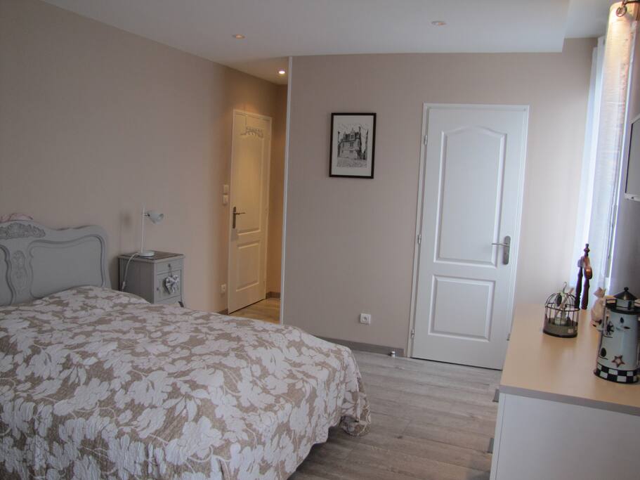 Chambre porte salle de bain