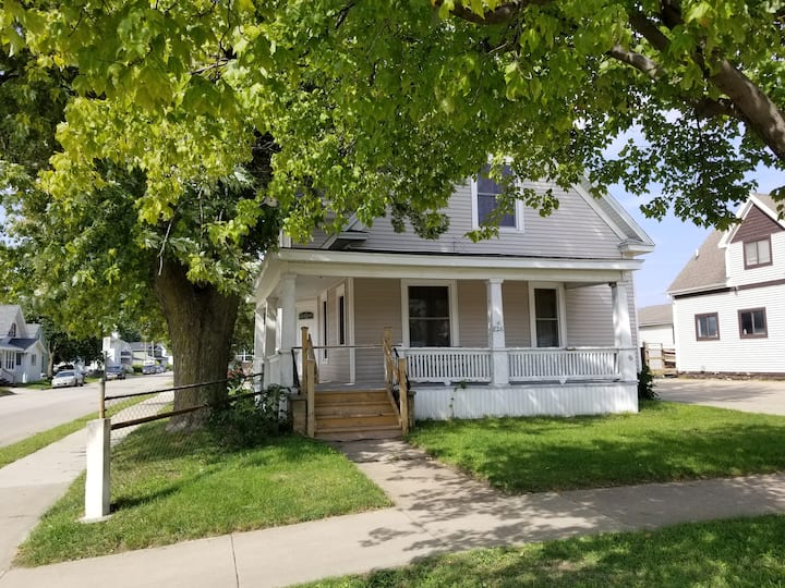1st Avenue Cedar Rapids 9 blocks from downtown!! - Houses for Rent in ...
