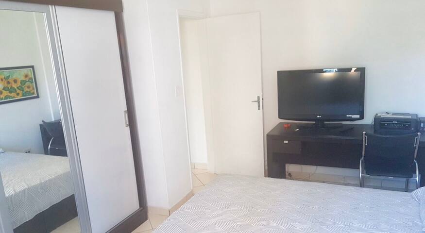 Apartamento Guilhermina 2 min a pé da Praia.