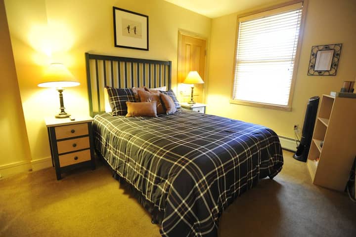 Who couldn't get a good night sleep in here??