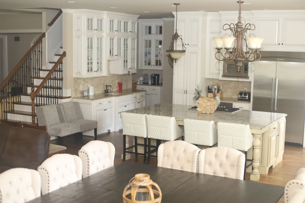 7 BEDROOMS BUCKHEAD ATL "GOAT MANSION" 5 STARS Houses for Rent in