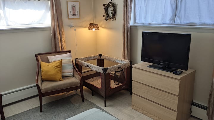 Guest Suite With Private Entrance And Kitchenette - Golden, CO