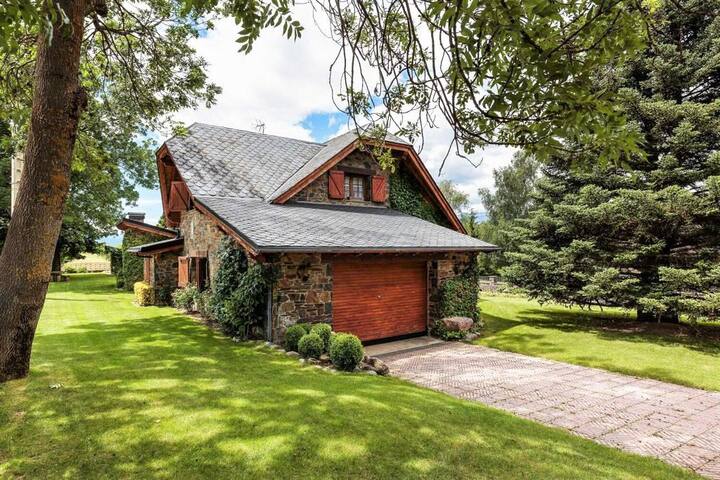 Villa with large garden in Llivia gallery image 3