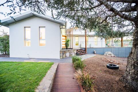 Luxury Central Canberra Home For Families/Work