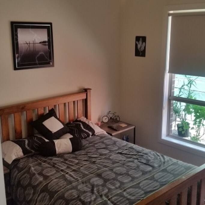 Spacious bedroom with BIR