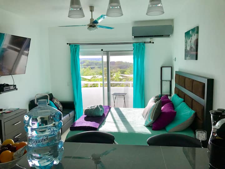 Cozy Suite near the sea with car for rent
