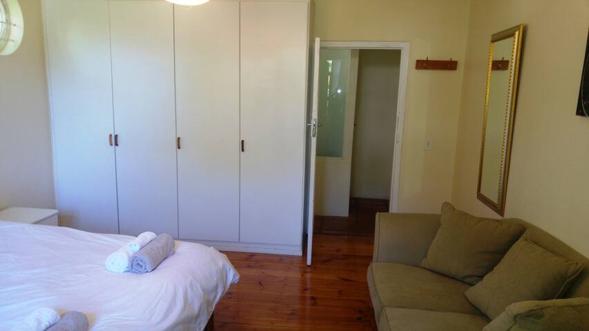 Spacious 6/8 bed Holiday Home THE TREE HOUSE gallery image 4