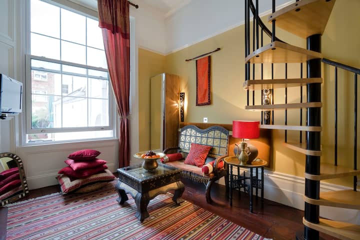 غرفة ذات إطلالة على الحديقة في المغرب
متوسط الحجم