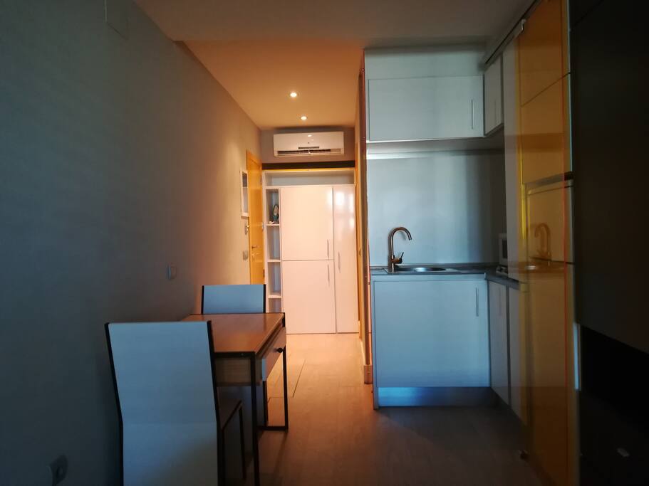 Mesa y cocina