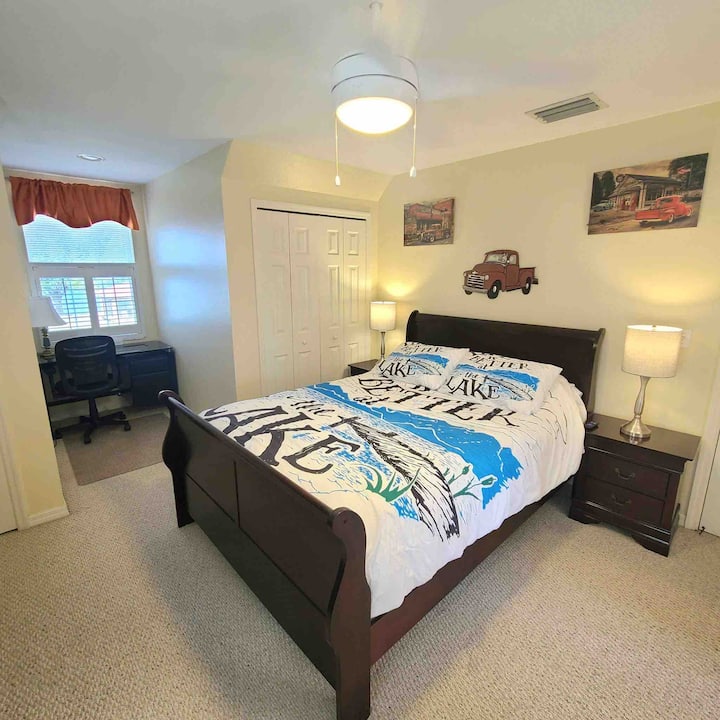 Dhoma e gjumit dy shkallë lart.