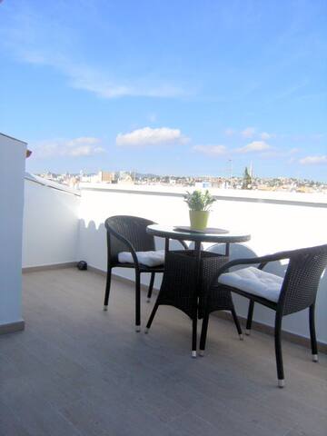 Centre.Wifi. Terrace 20 meters beach. Very calm st