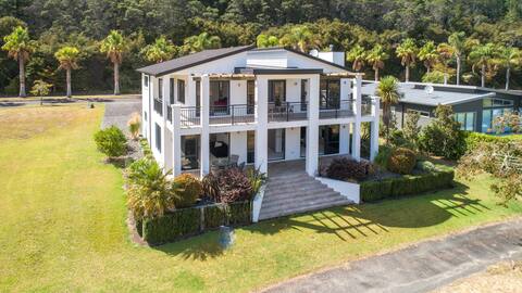 Augusta Grand Pauanui, a Golfers Dream House