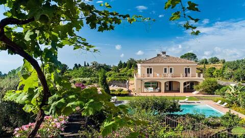 Villa Mareneve modern & elegant with private pool