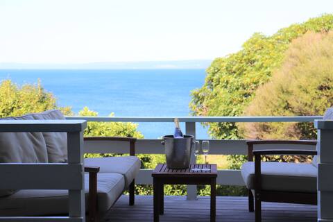 Idyllic and Peaceful Batch. Steps from Lake Taupo