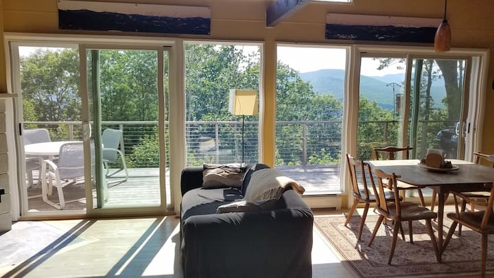 Peaceful Chalet Above Jackson - Jackson, NH