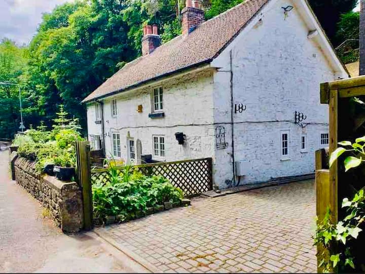 Charming 18th Century Country Cottage, Barnston Houses for Rent in