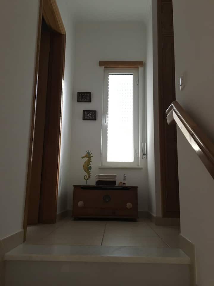 Shtëpi - Hyr në katin e parë