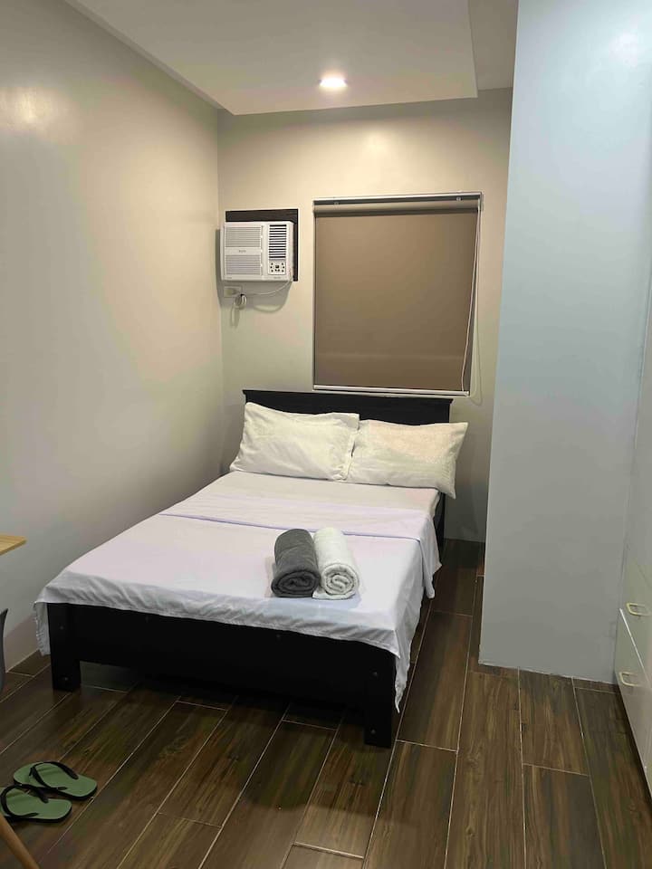 Chumba katika nyumba. Ina kitanda 1 cha ukubwa wa mara mbili