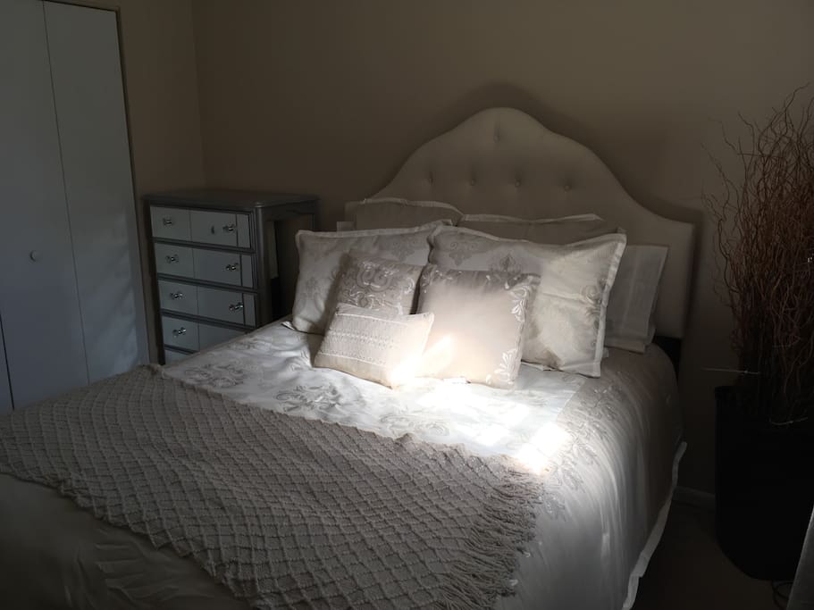 Guest bedroom