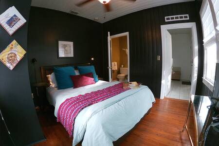 Hendrix Room In Historic Riverside