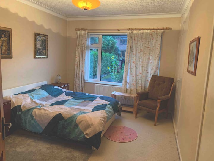 Cheerful 2 BR Villa Near Malone Road Belfast Houses for Rent in