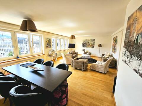 Popular Airbnb listing: 140m2 top central(old town), stylish 1br apartment in Lindenhof