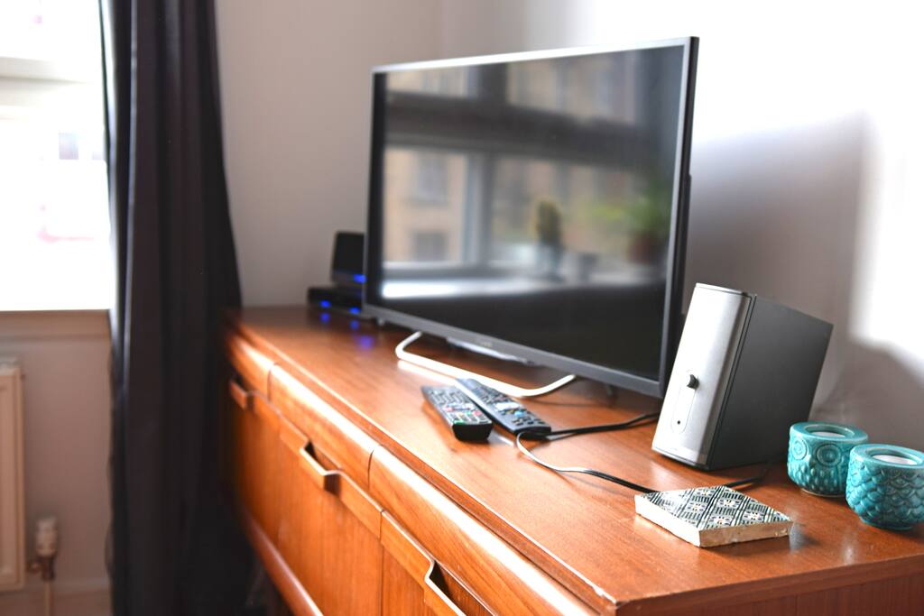 Sitting room, showing TV (on demand TV and Netflix), speakers and wifi.