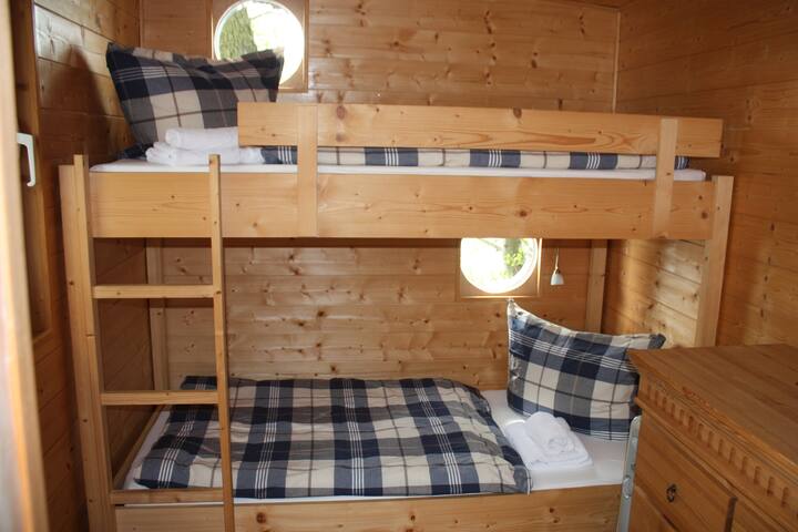 سرير من طابقين