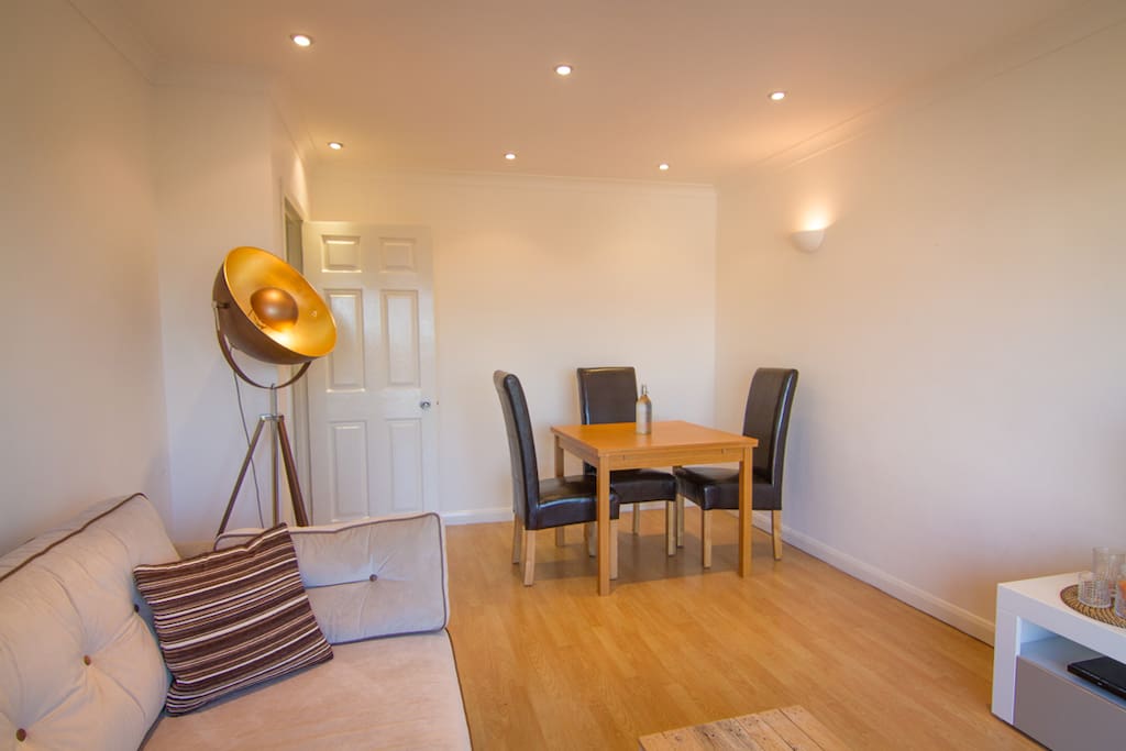 Dining table can be extended for 6 people