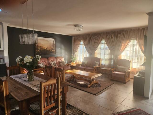 Cape Town gem – Maratski House gallery image 2